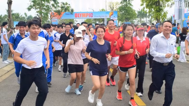 Over 3,000 participate in the Olympic Day Run in Da Nang.