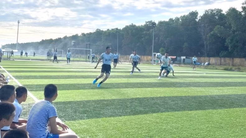 Physical education and sports help improve the health and team spirit of the soldiers.