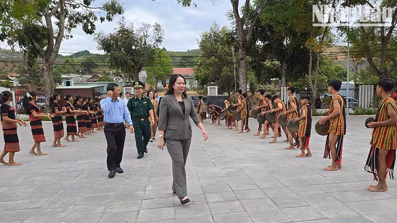 A gong performance to welcome Vice President Vo Thi Anh Xuan.