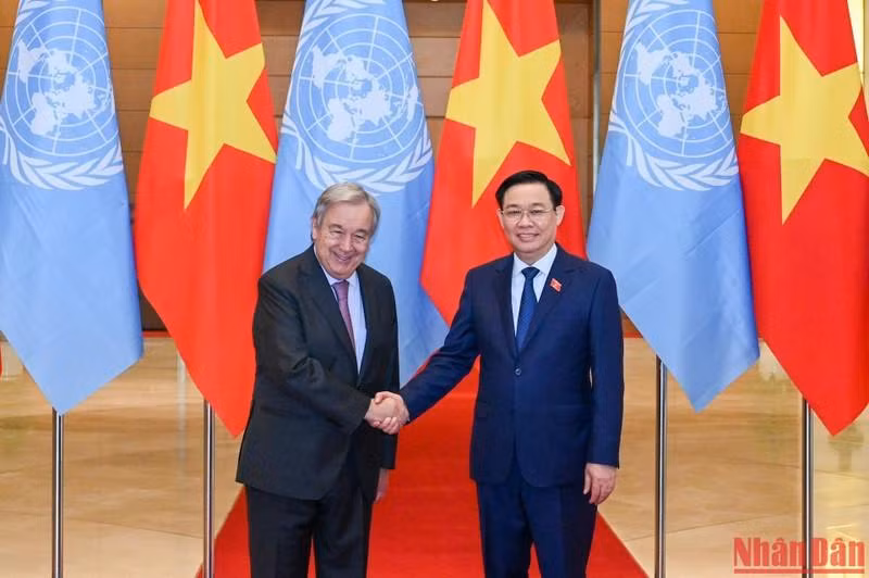 National Assembly Chairman Vuong Dinh Hue and UN Secretary-General António Guterres. (Photo: Duy Linh)