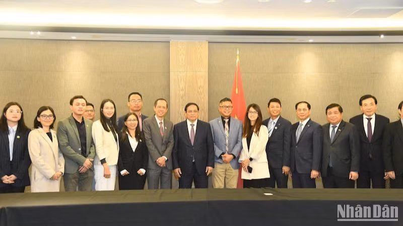 Prime Minister Pham Minh Chinh and members of the VietTech NZ group. (Photo: NDO) 