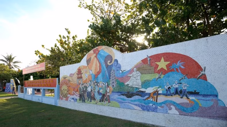 A ceramic mural on Truong Sa Island. A ceramic mural on Truong Sa Island.