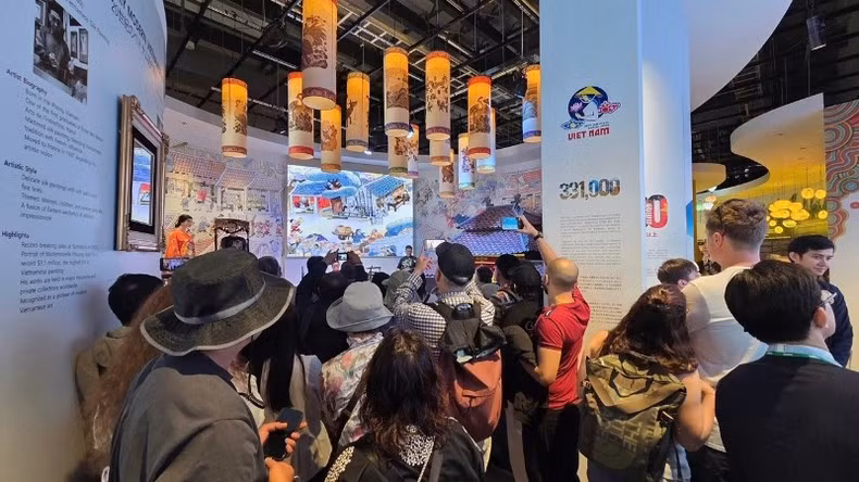 Visitors at the Viet Nam Pavillion.