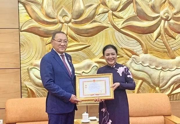 At the presentation ceremony (Photo: baoquocte)