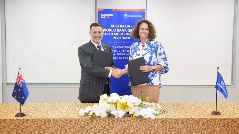 The signing ceremony of the Australia-World Bank Partnership to support Vietnam's development agenda. (Photo: World Bank)