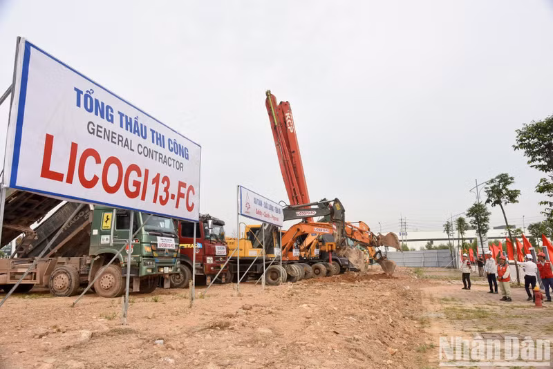 The first phase is expected to provide 800 flats by the end of March 2024, while the second phase will begin handing over houses to customers in the fourth quarter of 2024. The third and fourth phases of the project are scheduled to begin in late 2023 and early 2024.