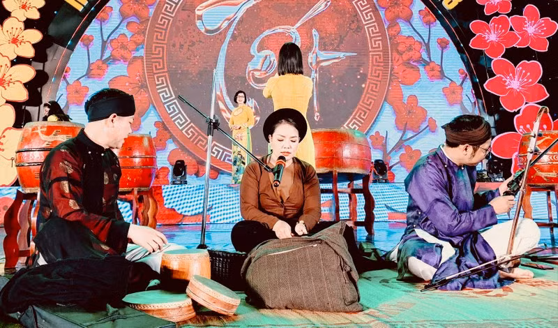 A ca tru performance in Hai Phong.