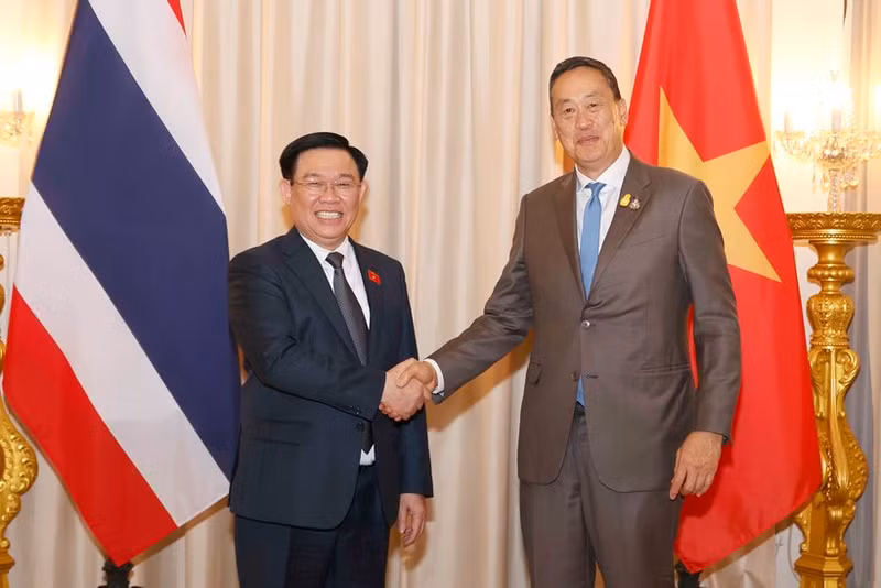 Vietnamese NA Chairman Vuong Dinh Hue and Thai Prime Minister Srettha Thavisin. (Photo: VNA)
