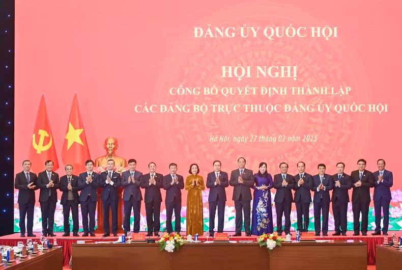 The event to announce the establishment of 11 Party organisations under the NA Party Committee. (Photo: NDO/Duy Linh)
