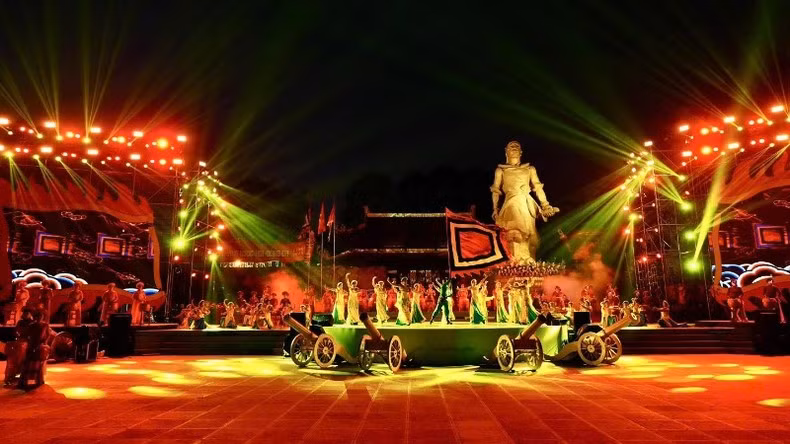 A performance at the opening ceremony of the Dong Da Festival.