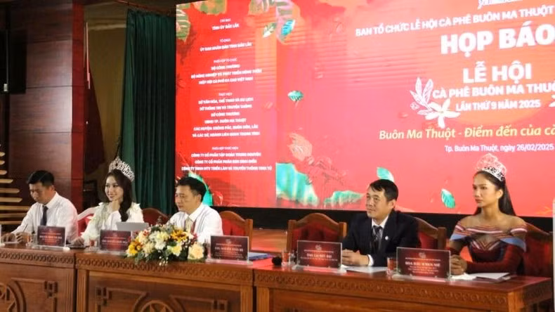 The press conference for the Buon Ma Thuot Coffee Festival.