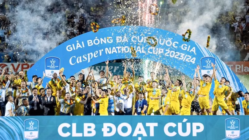 Thanh Hoa players celebrate after winning the National Cup.
