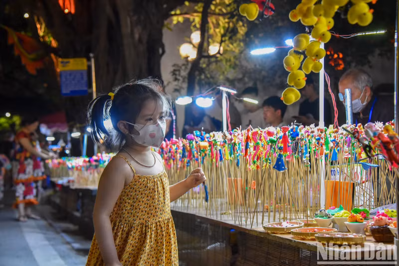 Children are attracted to stands selling colourful figurines made of rice powder.