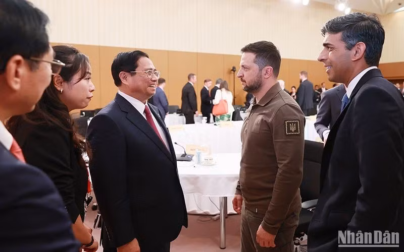 Prime Minister Pham Minh Chinh meets with Ukrainian President Volodymyr Oleksandrovych Zelensky. Prime Minister Pham Minh Chinh meets with Ukrainian President Volodymyr Oleksandrovych Zelensky.