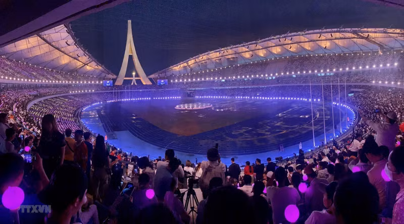 A light show at the closing ceremony of the 32nd SEA Games. A light show at the closing ceremony of the 32nd SEA Games.