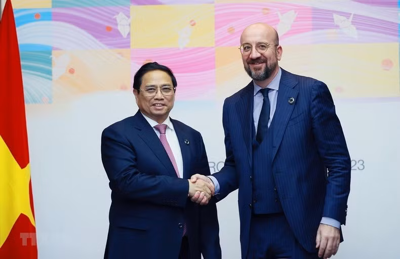 Prime Minister Pham Minh Chinh meets with President of the European Council Charles Michel. (Photo: VNA)