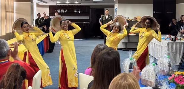 A "non" dance performance at the ceremony held at UNEFA on May 26 (Photo: VNA)
