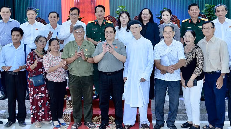 Prime Minister Pham Minh Chinh and Can Tho voters.