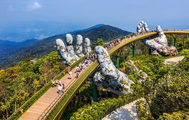 Golden Bridge - a tourist attraction in the central city of Da Nang. (Photo: VNA)