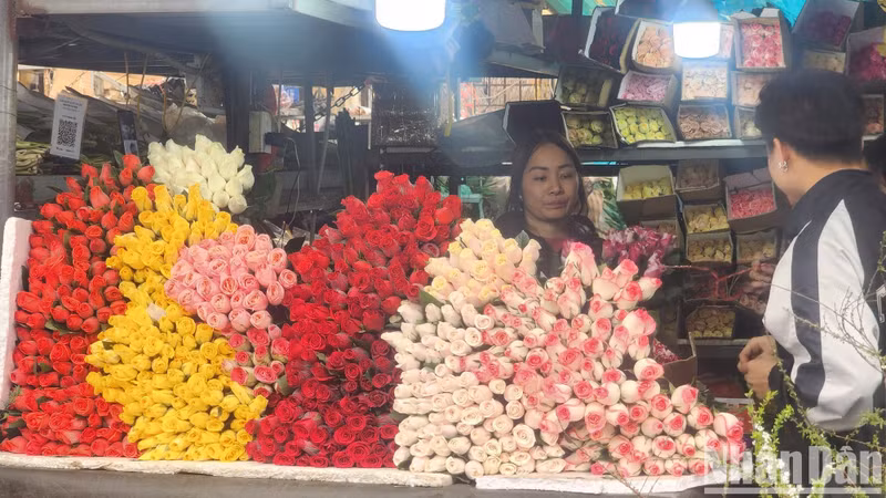 A flower stall with a wide variety of roses, which are favoured by many this year.