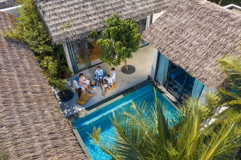 Luxury resorts and classic golf are the privileges of visitors to Sun Paradise Land.