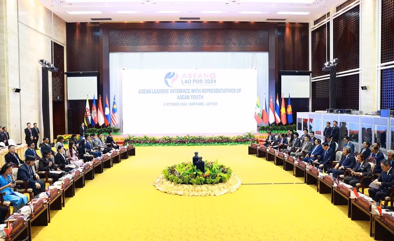 The dialogue with representatives of ASEAN Youth.