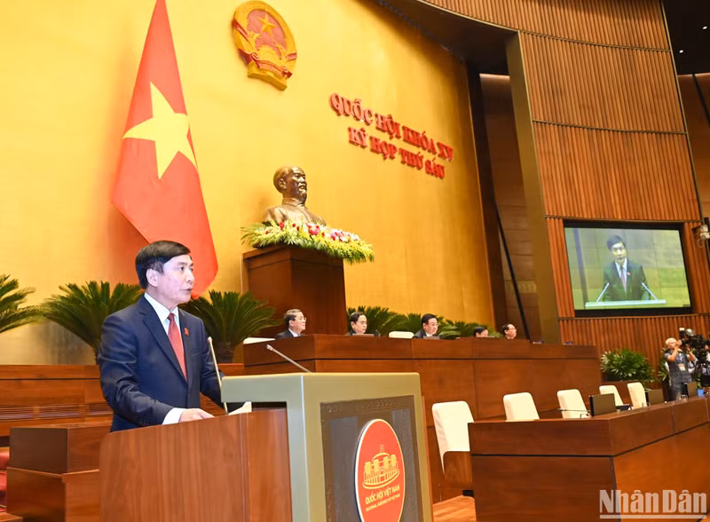 National Assembly Secretary General Nguyen Van Cuong speaks at the opening session.
