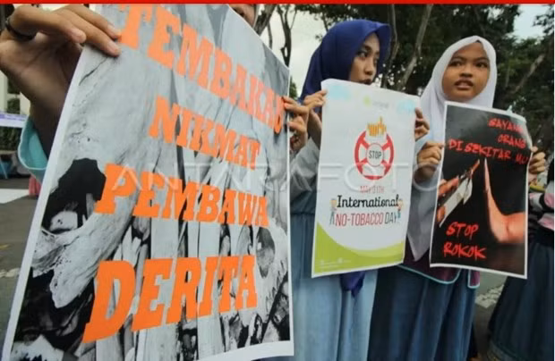 A student rally against smoking in Surabaya, East Java, on May 29, 2023 to commemorate World No Tobacco Day. (Photo: antaranews.com)