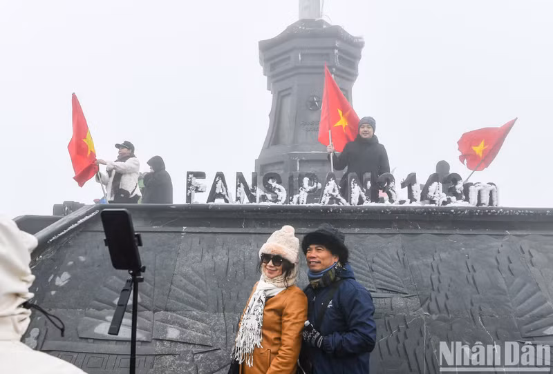 Snowfall creates an impressive spectacle on Mount Fansipan.