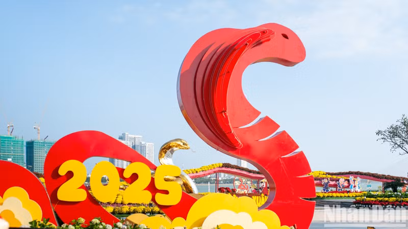 The surrounding miniature landscapes help highlight the golden shimmer of the snake statue. The surrounding miniature landscapes help highlight the golden shimmer of the snake statue.