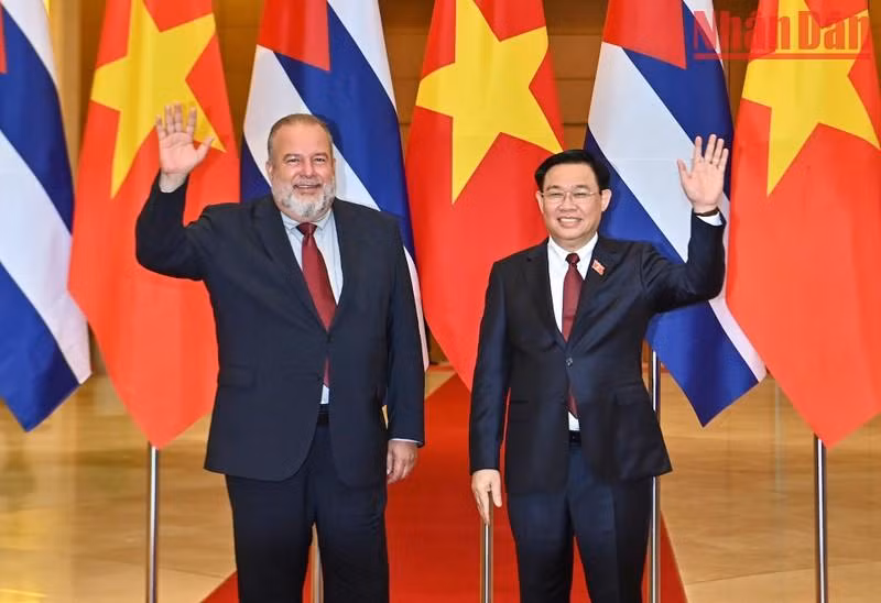 National Assembly Chairman Vuong Dinh Hue and Cuban Prime Minister Manuel Marrero Cruz. (Photo: Duy Linh)