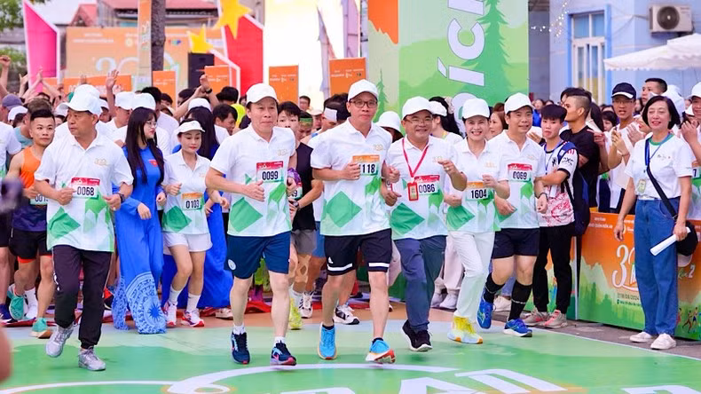 Participants in the run.