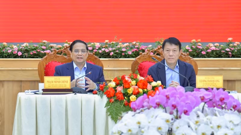 Prime Minister Pham Minh Chinh and Minister of Public Security Luong Tam Quang at the conference. (Photo: NDO)
