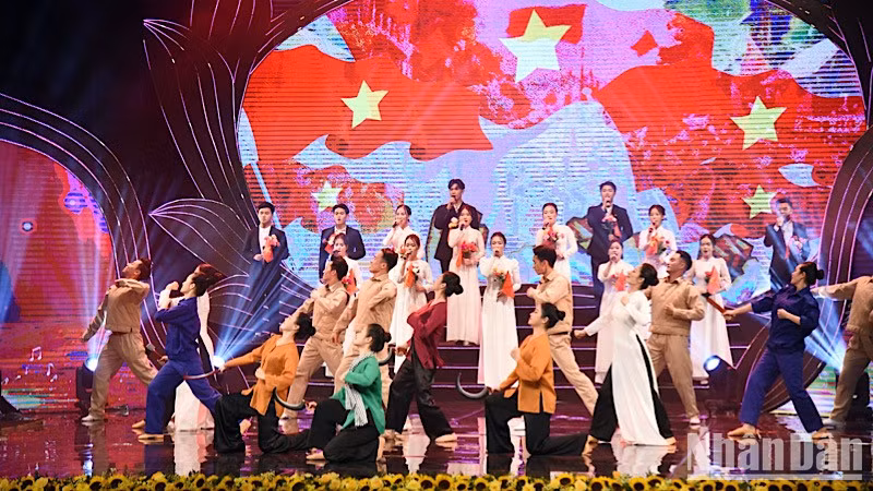 A performance at the programme. (Photo: Duy Linh)