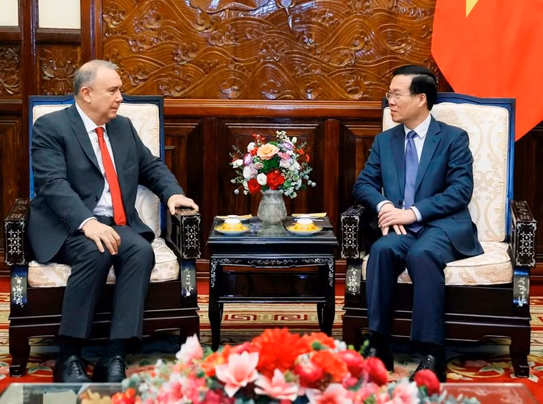 President Vo Van Thuong and Peruvian Ambassador Augusto Morelli. (Photo: VNA)