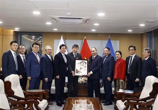 President Nguyen Xuan Phuc at his reception for KOVIFA. (Photo: VNA)
