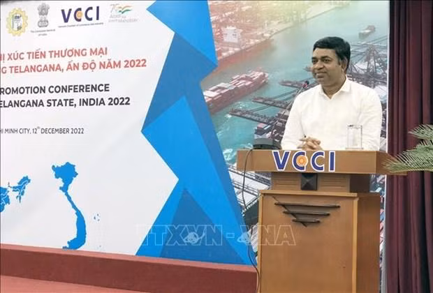 Madan Mohan Sethi, Consul General of India in HCM City, speaks at the event. (Photo: VNA)