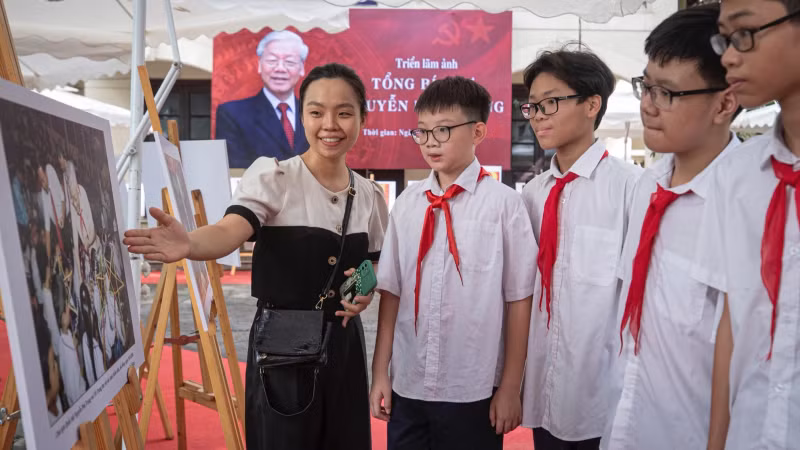 The exhibition offers an opportunity for the people to reflect on images of the late General Secretary Nguyen Phu Trong throughout his many years of service.