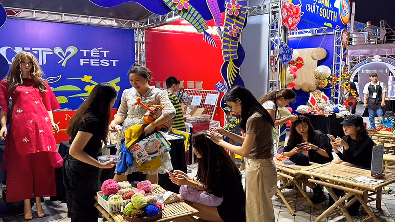 Locals and visitors experience the arts of hair braiding at the festival.
