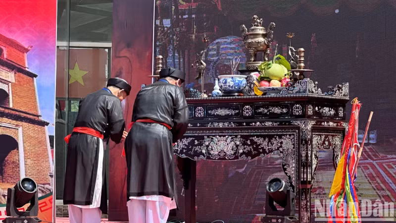 Ritual offering before the tug-of-war festival.