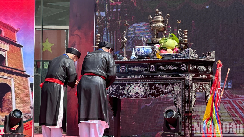 Ritual offering before the tug-of-war festival.