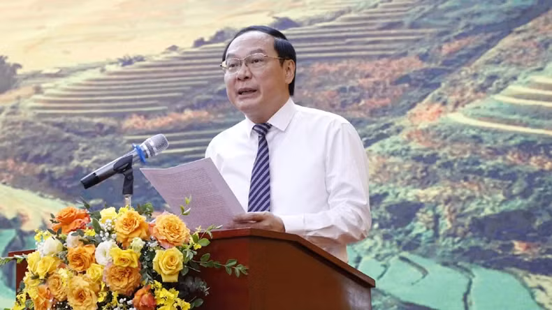 Deputy Minister of Natural Resources and Environment Le Cong Thanh speaks at the conference.