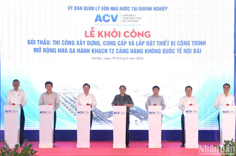 PM Pham Minh Chinh and other delegates at the ceremony. (Photo: NDO)