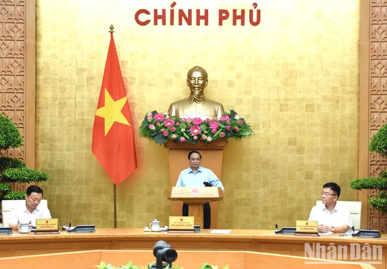 Prime Minister Pham Minh Chinh chairs Government monthly law-making session (Photo: NDO)