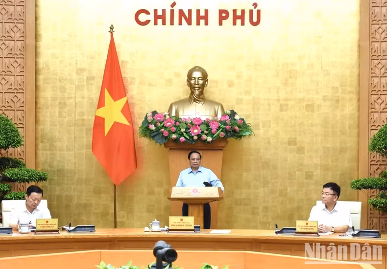 Prime Minister Pham Minh Chinh chairs Government monthly law-making session (Photo: NDO)