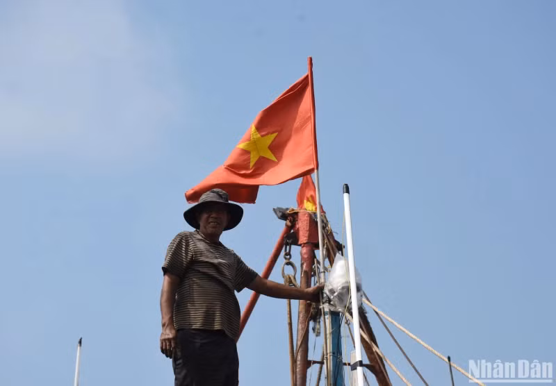 … and re-hunging the national flags in front of the boats.