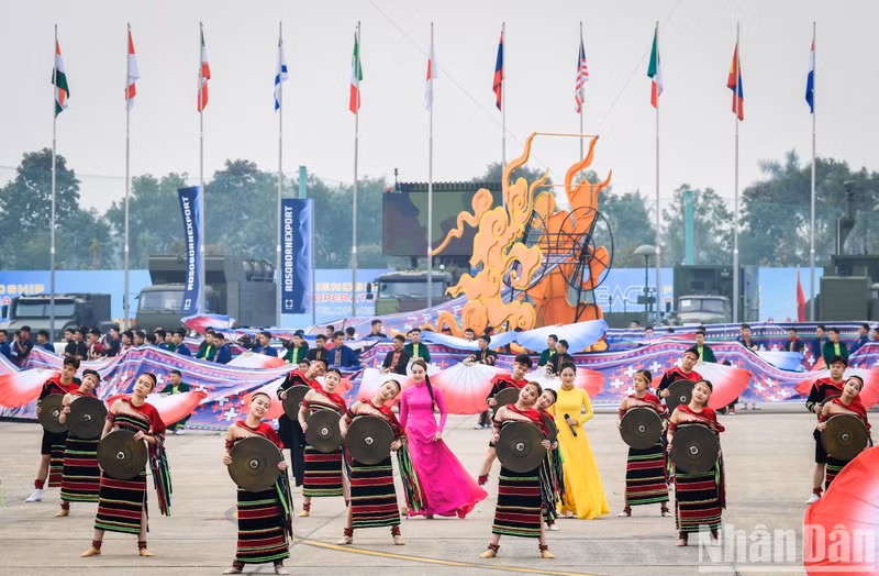 Performances at the rehearsal or the 2024 Vietnam International Defence Expo.