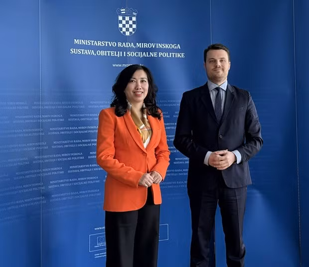 Vietnamese Deputy Minister of Foreign Affairs Le Thi Thu Hang (L) and State Secretary of the Croatian Ministry of Labour, Pension System, Family and Social Policy Ivan Vidis (Photo: VNA)