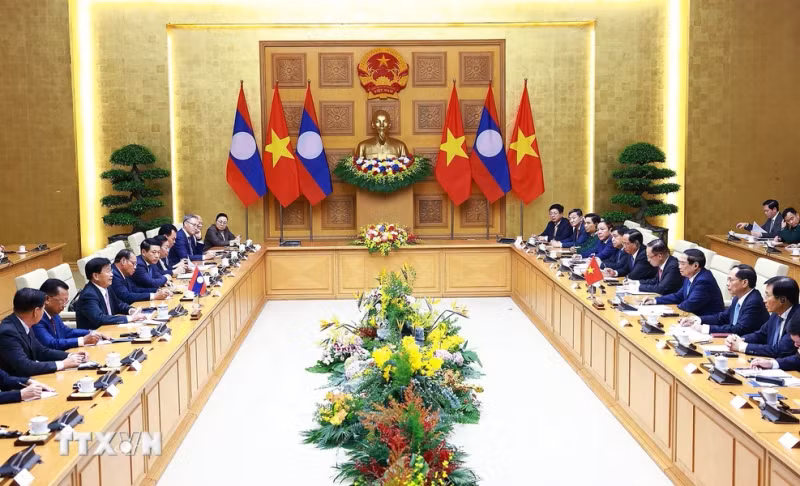 At the meeting between PM Pham Minh Chinh and Party General Secretary and President of Laos Thongloun Sisoulith (Photo: VNA)