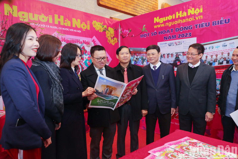 The event was attended by member of the Party Central Committee (PCC), Editor-in-chief of Nhan Dan Newspaper, Head of the PCC’s Commission for Communications and Education, and Chairman of the Vietnam Journalists’ Association, Le Quoc Minh, among others.